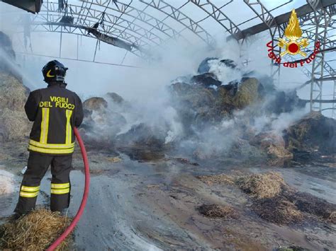 PIANEZZA Incendio Fienile In Fiamme Oltre 700mq Di Capannone