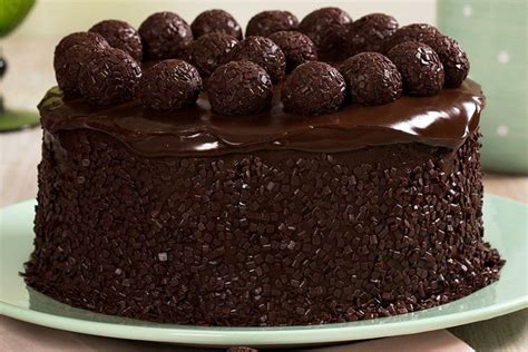 Bolo De Chocolate Com Brigadeiro Receita “chocolatuda” é Deliciosa Metrópoles