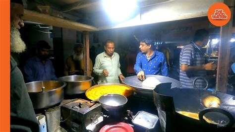 52 Years Old Halwa Puri Wale Uncle Late Night Selling Halwa Puri In