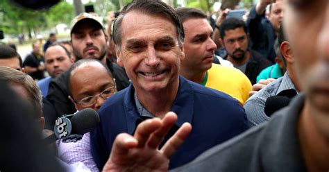 Bolsonaro enquadra PSL e faz acenos ao Centrão