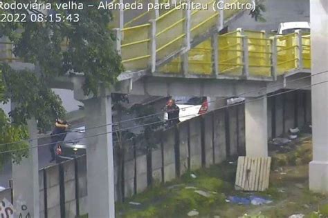 V Deo Dupla Presa Por Abastecer Carro E Fugir Sem Pagar Em Tr S