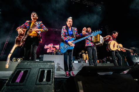 Los Tigres del Norte aide les ouvriers agricoles touchés par les