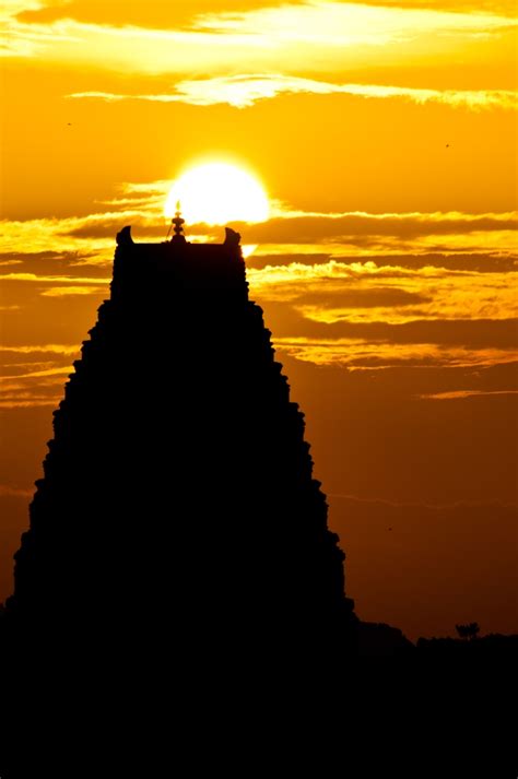 10 Breathtaking Pictures of the Sunset at Hampi