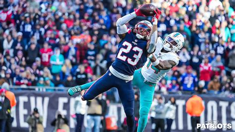 Dolphins Fall To Mediocre Patriots Knocked Out Of Playoff Spot