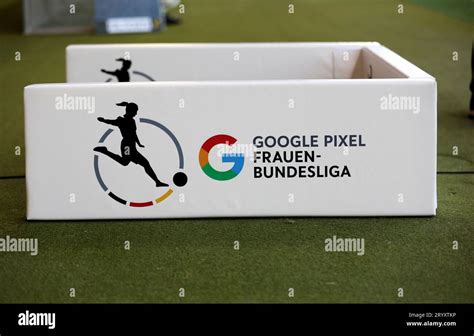 Una Banda Con La Escritura Google Pixel Frauen Bundesliga Fotograf As E