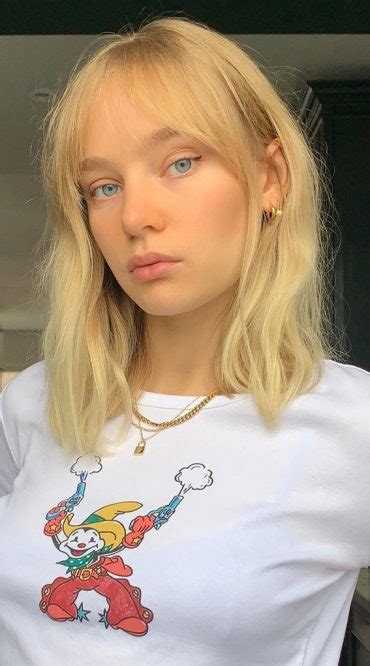 21 Cute Lob With Bangs To Copy In 2021 Golden Blonde On Lob Hair