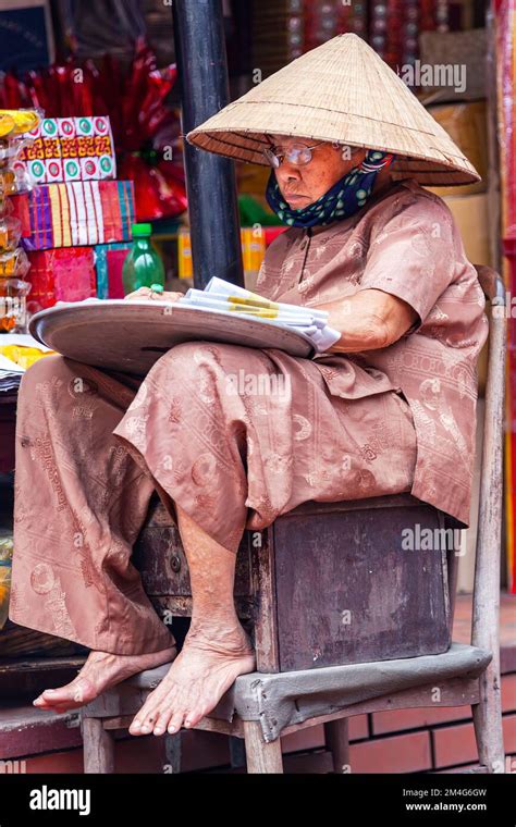 Old Woman Vietnam Barefoot Hi Res Stock Photography And Images Alamy