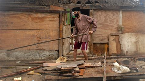 Pembongkaran Rumah Program Bedah Kampung Tahap Ke 2 Di Kamal Muara