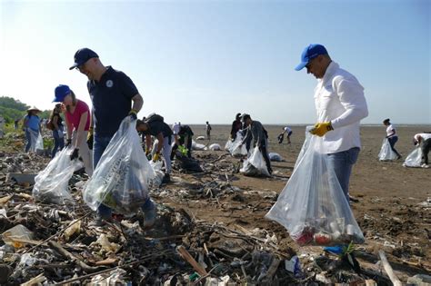 Más de 8 toneladas de residuos recogieron los voluntarios en jornada de