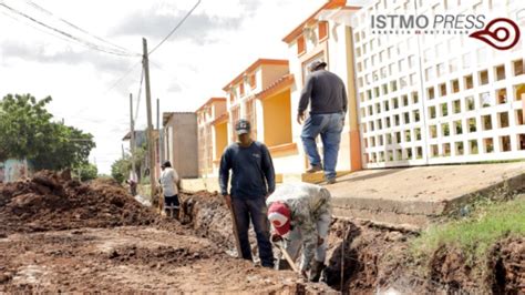 Inicia Miguel Sánchez Altamirano obra de pavimentación en La Ventosa