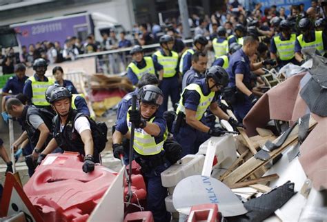 La Polic A De Hong Kong Retira Barricadas En El Centro De La Ciudad Por