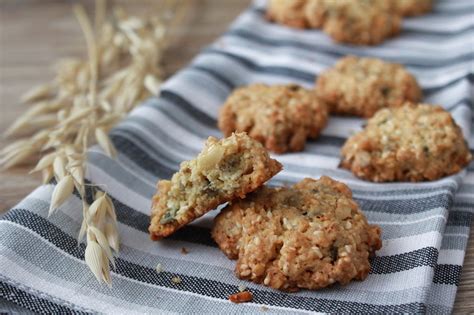 Печенье с орехами, семечками и овсянкой - пошаговый рецепт с фото ...