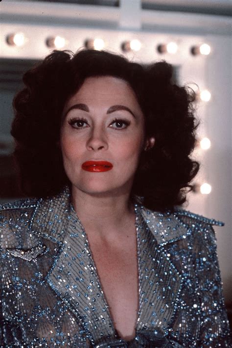 Faye Dunaways Mommie Dearest A Compelling Portrayal Of A Troubled Icon