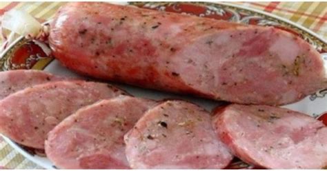 Domowa pikantna smaczna kielbasa, o wiele lepsza niż kupna. Unikalny ...