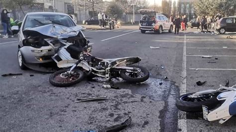 Biassono Due Moto Si Schiantano Contro Auto 16enne Gravissimo