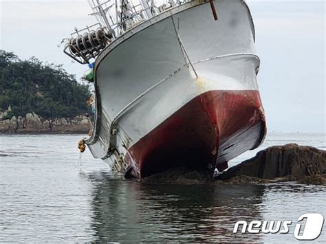 군산 무녀도 서쪽 150m 해상서 40톤 어선 좌초인명피해 없어 네이트 뉴스