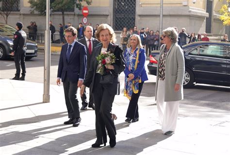 La Reina Sof A Toma El Relevo De La Infanta Pilar E Inaugura Por