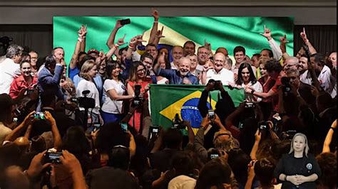 Lula é eleito presidente pela terceira vez e terá um Brasil dividido