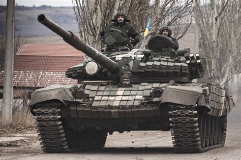 What Are T-72B Tanks? Morocco Supplies Ukraine With Upgraded Weaponry ...