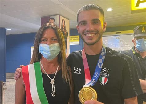 Il Rientro Di Lorenzo Patta Accoglienza Da Eroe Per L Oro Olimpico