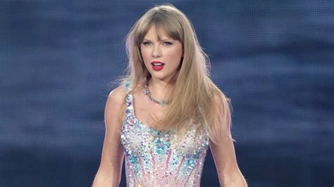 Taylor Swift Flees Long Beach Island Bar After Shutting Down Street When Hundreds Of Swifties