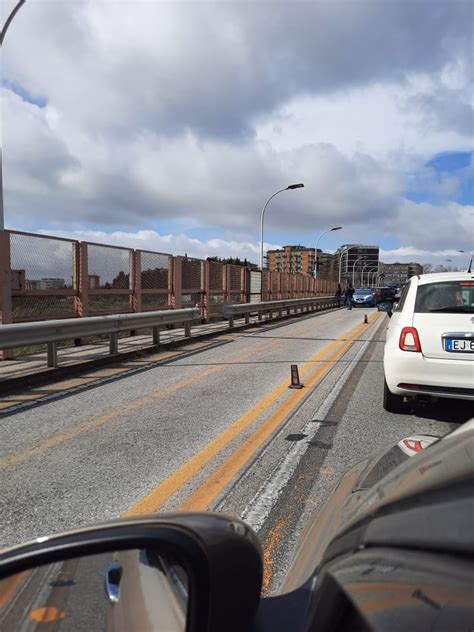 Catanzaro Uomo Minaccia Di Buttarsi Dal Ponte Bisantis Interviene La