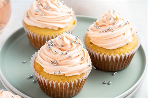 Beautiful Pink Rosé Cupcakes With Rosé Buttercream Cuisine And Travel