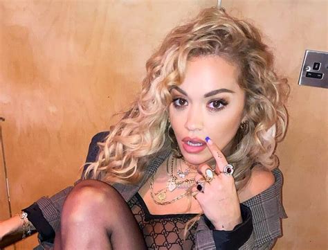 Rita Ora wygląda rewelacyjnie pozując w bikini na wakacyjnych fotkach MUZOTAKT pl
