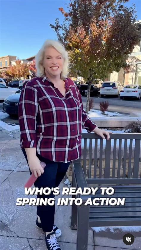 Sister Wives Janelle Brown Shows Off Slim Figure In Tight Jeans In New