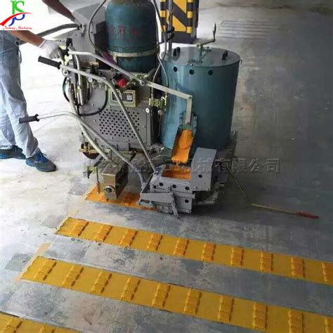 Self Propelled Hot Melt Shock Marking Machine Hand Push Road Marking