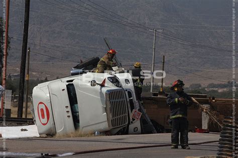 Vuelca pipa con gasolina intentó ganarle al tren FOTOGALERÍA