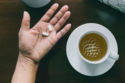 Ini Alasan Anda Tak Boleh Minum Obat Dengan Teh