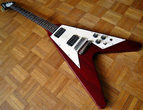 Flying V 67 Reissue Dark Sunburst Gibson Audiofanzine