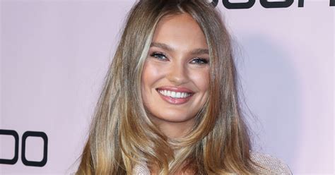 Model Romee Strijd Deelt Mooie Borstvoedingfoto Met Dochter Mint