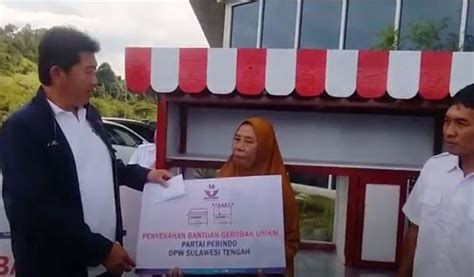 Dapat Bantuan Gerobak Dan Modal Usaha Dari Perindo Pedagang Terima