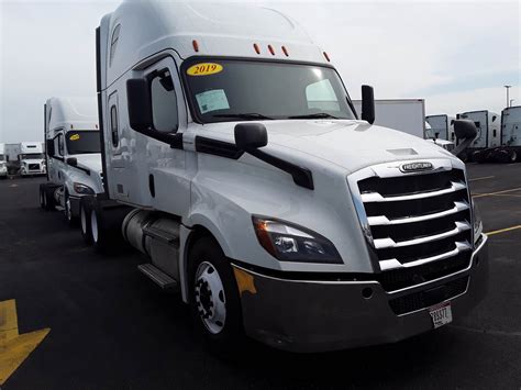 Freightliner Cascadia Sleeper Semi Truck Condo Sleeper