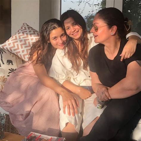 Alia Bhatt And Pooja Bhatt Are Sheer Sister Goals Check Out Their