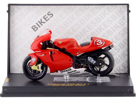 2002 Yamaha YZR M1 Moto GP Nº3 Max Biaggi 1 24 IXO Models RAB033