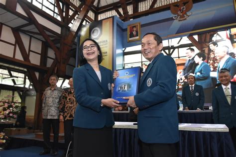 Rektor Baru ITB Periode 2020 2025 Prof Reini Wirahadikusumah Ph D