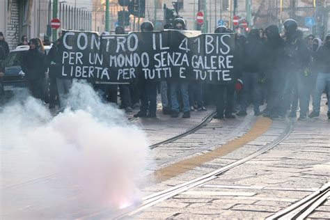 Cospito Corteo Degli Anarchici A Milano La Diretta