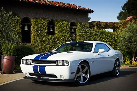 Фото обои Dodge Challenger, Додж Челленджер, белый, Италия, часовня ...