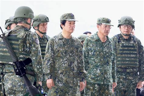 漢光40號演習第二天 賴清德穿軍服視察花蓮空軍基地 上報 焦點