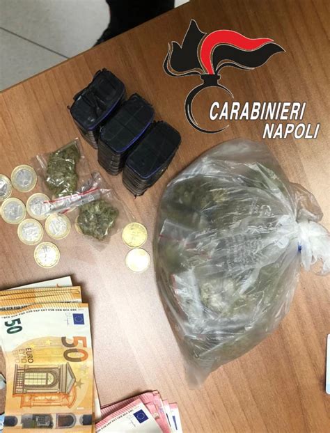 Napoli Scampia Cofanetti Calamitati Carabinieri Arrestano Pusher