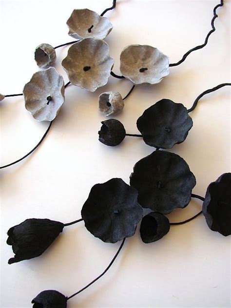 Épinglé par Kris Fiala sur Art Salvage ideas Fleurs en papier Bijoux