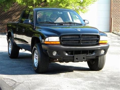 2002 Dodge Dakota Sport Quad Cab 4x4 Data, Info and Specs | GTCarLot.com