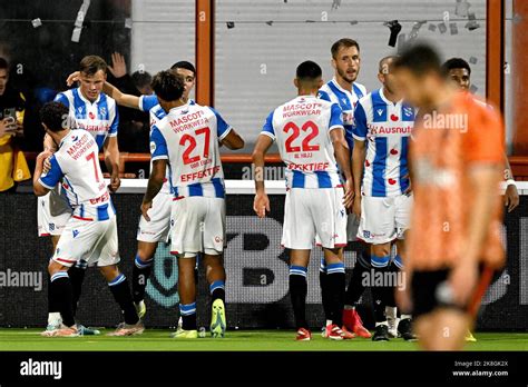 VOLENDAM Mats Kohlert de SC Heerenveen célèbre le 1 2 lors du match