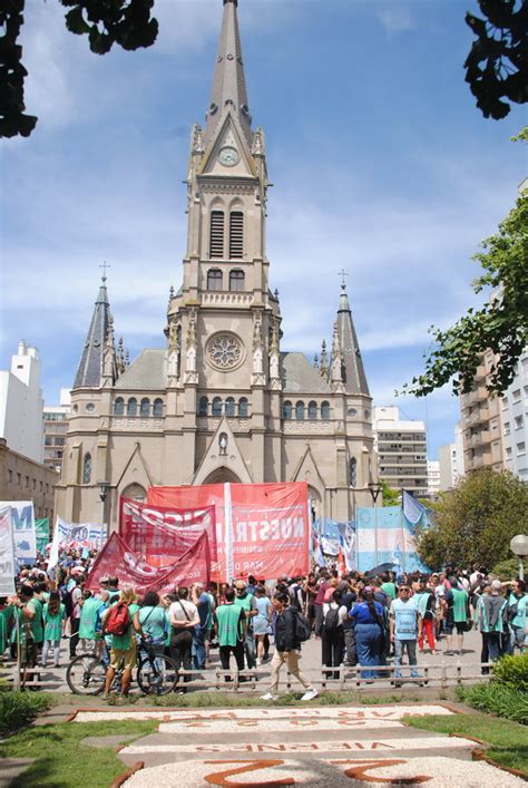 Imágenes De La Concentración De Los Trabajadores Contra El Decretazo De