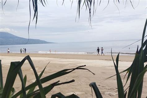 Liburan Natal Wisatawan Padati Pantai Mbolata Di Manggarai Timur