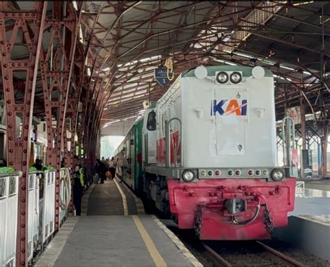 Sebanyak Penumpang Gunakan Kereta Api Pada Libur Nataru