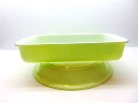 Vintage Lime Green Pyrex Baking Dish And Pie Plate